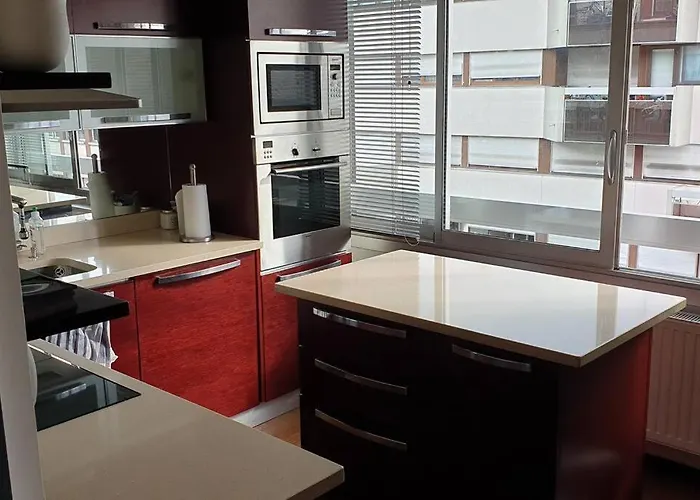 Appartement Lumineux De 90 M2 Situe En Centre Ville